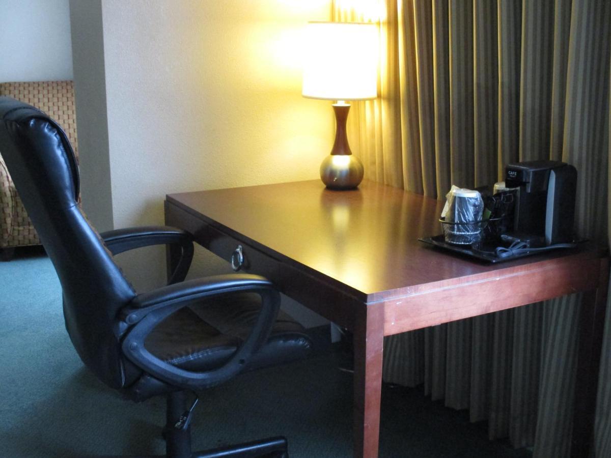 Sioux City Hotel And Conference Center Bagian luar foto